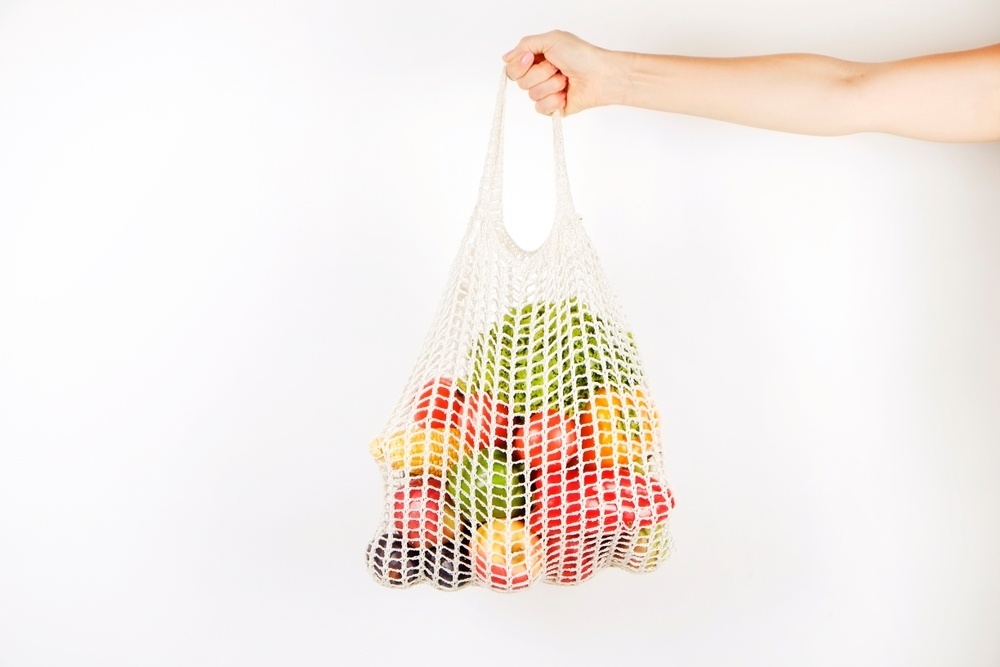 Síťovka – igelitové nebo papírové tašky, ty jednoduše neexistovaly. Na nákupy se chodilo se síťovkami, které bolestivě rozedíraly dlaně, za to však pomáhaly ochraňovat přírodu. To však ale zcela nezáměrně.