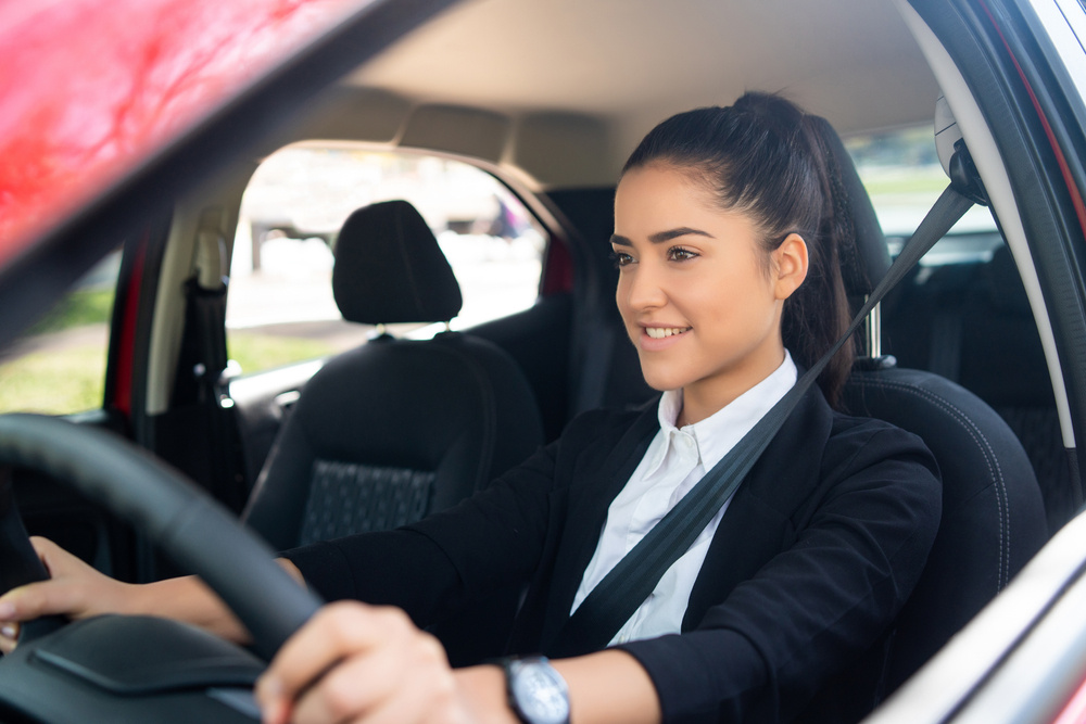 Jako v autoškole - V této pozici volant drží klidní a vyrovnaní lidé. Vás vnitřní klid a mír by vám mohl leckdo závidět, ovšem vám váš občasný monotónní život leze pěkně krkem. Proto umíte být i pěkně blázniví, ale jen na malou chvilku.