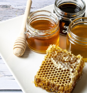 Jak poznat kvalitní med od falešného? Pomohou vám domácí testy pravosti medu