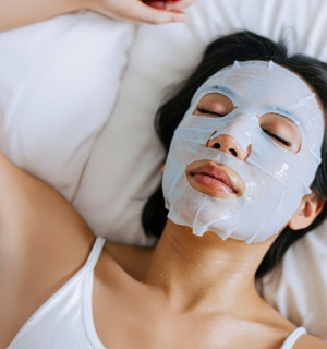Noční maska je beauty trendem roku 2026. Během spánku vaše pleť získává hydrataci i svěží vzhled