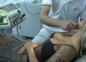 Podezřívali zubaře, tak na něj nastražili kameru. Když potom viděli, co dělá s pacienty, zůstali v šoku!