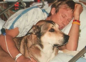 Diagnostikovali mu rakovinu ve třetím stádiu. To, co udělal jeho pes, vám vžene slzy do oči...