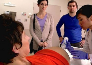 Měla odnosit dítě své neplodné dcery. Po 37 týdnech lékaři ale zjistili něco, co jim vyrazilo dech!