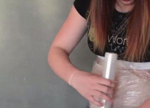 Když šla spát s fólií na břiše, každý kroutil hlavou. Po probuzení pak ale sama nestačila věřit svým očím!