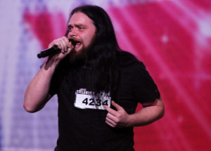 Když řekl, že zazpívá Christinu Aguileru, začali se smát. Stačilo ale pár slov a všem spadla brada!