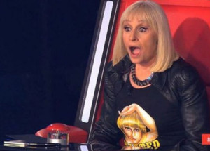 Stačily pouhé dvě slova, aby se celá porota otočila. Až ale uvidíte, kdo známý hit zpívá, budete valit oči!