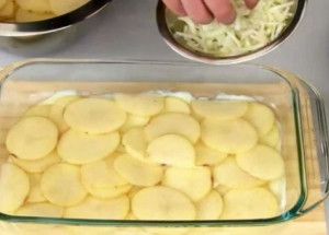 Vzal suroviny, které najde doma úplně každý. A výsledek? Tuhle večeři si zamiluje celá rodina!