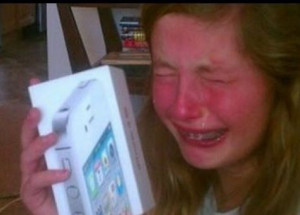 Povedená kompilace nevděčných dětí, které si rozbalují nechtěné dárky. Budete se řezat smíchy!