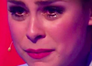 Už při prvních tónech se porota Hlasu otočila. Když ale zjistili, kdo zpívá, přemohl je pláč!