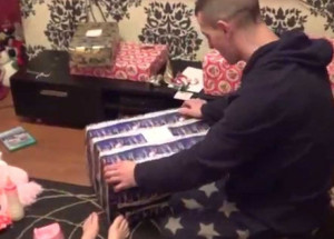 Dozvěděla se, že ji přítel podvádí, ale počkala si až na Vánoce. Na tenhle dáreček v životě nezapomene!