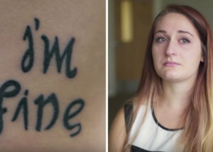 Nechala si vytetovat "Jsem v pohodě". Když si ale nápis přečtete vzhůru nohama, zjistíte pravdu!