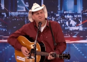 Před vystoupením přišel porotě k smíchu. Jakmile se ale dal to zpěvu, všichni byli dojati!