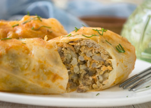 Plněné zelné listy mletým masem a rýží. Staročeský recept, který vymyslely naše prababičky