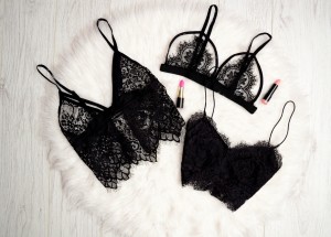 Push-up podprsenky hlásí ústup: Ženské výstřihy fandí braletkám