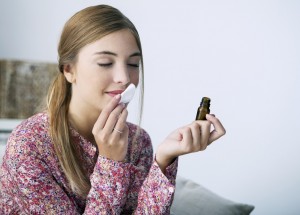 Esenciální oleje: Proč nejsou bezpečné a čím nás mohou klamat?