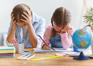 Rodičovské chyby při psaní domácích úkolů: Rodiče, tyto věci už nedělejte