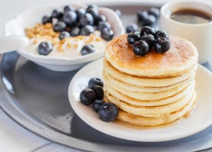 Lívance z bílého jogurt s ovocem