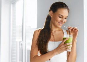 Proč pít celerovou šťávu? Odšťavněný řapíkatý celer slibuje spoustu zdravotních benefitů