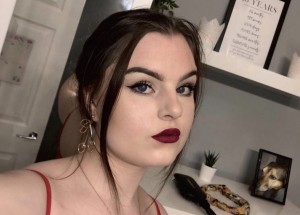 Teenagerka nafotila, jak se od sebe liší džíny velikosti 12: Taky vás to při nakupování štve?