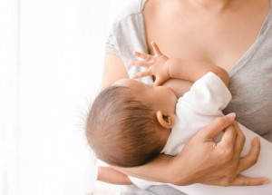 Kojící máma zveřejnila kontroverzní fotku mateřského mléka. Co je na jejím snímku zvláštního?