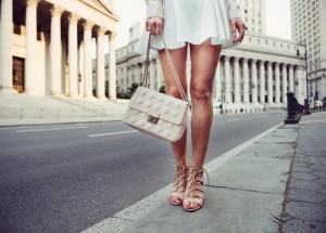 Co platí proti bolestivému odírání stehen? Deodorant, bandeletky a cvičení