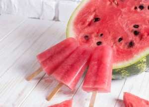 Známe to nejlepší letní osvěžení: Vyzkoušejte melounový nanuk, čerstvý ledový čaj a lehký ovocný salát