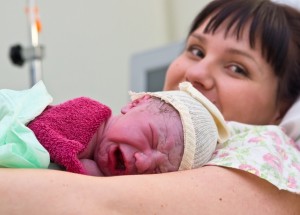 Porod do vody, vertikální porod nebo kontroverzní lotosový porod: I takto dnes rodí moderní maminky