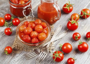 Rajčata nakládaná ve vlastní šťávě: Na tento časově nenáročný recept potřebujete pouze jednu ingredienci