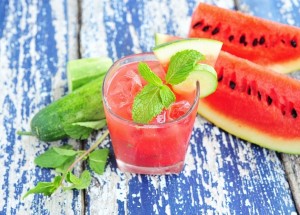 Zdravý nápoj z melounu a okurky podporuje přirozenou detoxikaci těla, usnadňuje hubnutí a snižuje krevní tlak