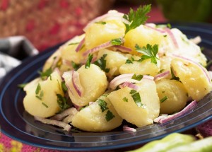 Chorvatský bramborový salát: Vyzkoušejte recept na odlehčenou verzi letního bramborového salátu