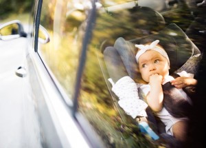 Maminka omylem zamkla malou dcerku v rozpáleném autě: Svým příběhem varuje další nepozorné rodiče