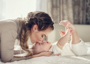 Předtím a potom: Fotografka ukazuje, jak mateřství mění tváře žen