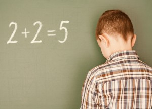 Chybovat je lidské a chyba je naše kamarádka: Česká učitelka Denisa rozvířila svou originální nástěnkou vody internetu