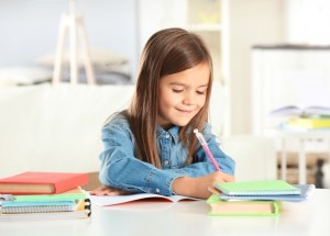 Slovenka ukázala 40 let starou žákovskou knížku: Co říkáte na poznámky tehdejších učitelů?