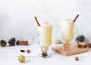 Nejlepší domácí likéry: Na Vánoce si připravte karamelový, z ledových kaštanů i klasický vaječňák