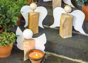 Anděl ze špalku nebo polínka: Proměňte dřevo na podpal ve vánoční dekoraci