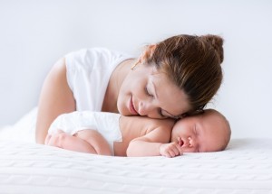 „Návštěvy, nehrňte se hned do porodnice a nechte maminky vydechnout“, apeluje ve svém virálním příspěvku bloggerka Katie Bowman