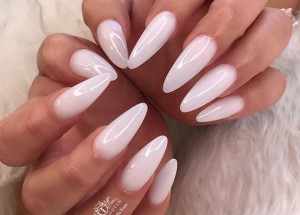 Mléčné nehty: Nejnovější trend v manikúře, ve kterém budete in také v roce 2020