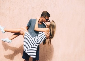 Životní lásku nejčastěji nacházíme mezi 27 a 35 lety. S hledáním pravého partnera bychom však měli začít o něco dříve