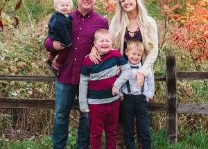 Bloggerka Kate Swenson otevřeně ukazuje, jak vypadá náročný život matky tří dětí