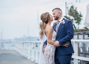 Nevěsta Elizabeth Shoesmithová dojala na svatbě svého neslyšícího partnera: Lovesong od Christiny Perri pro něj přeložila do znakové řeči