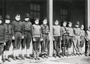 Španělská chřipka se prohnala světem před sto lety. Měla vážnější průběh i vyšší úmrtnost nežli nový koronavirus