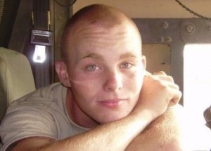 Policista zastavil mladíka, aby mu poděkoval. Poté zjistil, že vypadá jako jeho zesnulý syn