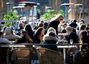 Švédsko a jeho benevolentní přístup ke koronaviru: Podle lékařů se tato země žene do katastrofy