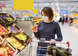 Od úterý budeme moci sportovat bez roušek. Od čtvrtka se otevřou další prodejny