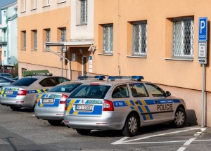 Kvůli opilé ženě museli jít dva brněnští strážníci do izolace. Nakažená naštěstí nebyla
