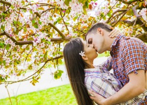 První máj aneb lásky čas: Proč se 1. května líbáme pod rozkvetlou třešní
