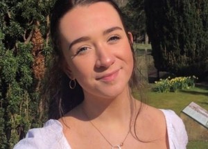 Britská teenegerka spáchala během karantény sebevraždu. Nezvládla sociální odloučení