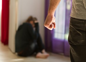 V Latinské Americe vypukla pandemie domácího násilí. Vystresovaní muži ve velkém týrají své ženy