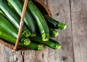 Pěstování cukety na záhoncích i v nádobách zvládne každý. Odměnou jsou svěží a chutné plody